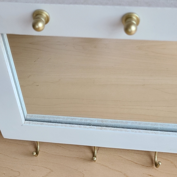 Nicole Miller Contemprary Wall Jewelry Organizer Home Decor - Picture 7 of 14